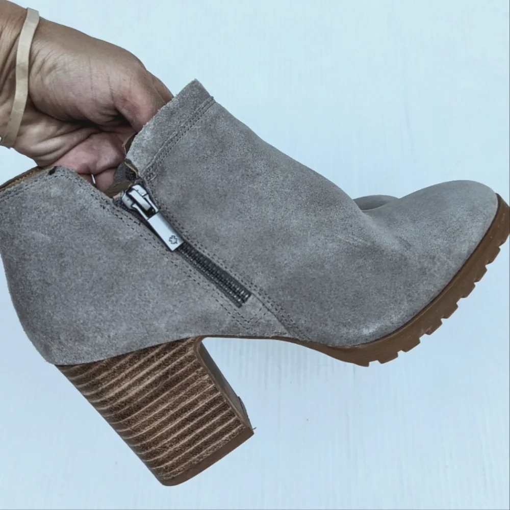 LUCKY BRAND Noryn gray suede leather heeled ankle booties